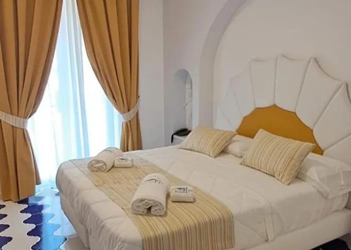 Dependace Minori Mare ****
